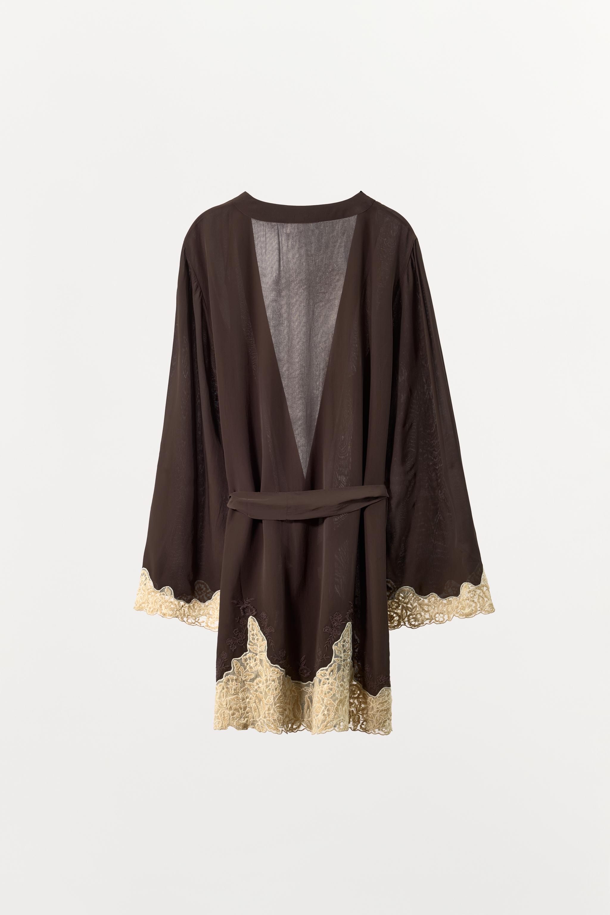 ROBE DE CHAMBRE EN VISCOSE 100% BRODÉE DENTELLE